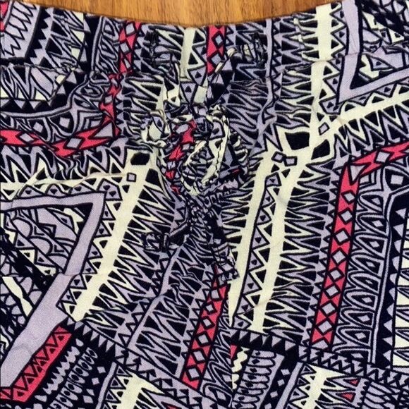 No Boundaries Lace Trim Patterned Shorts Size Medium - Picture 2 of 5